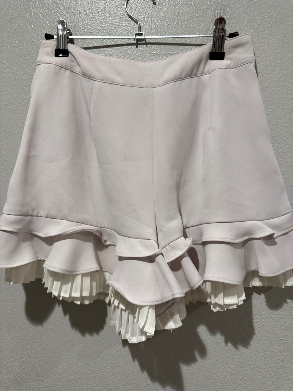 Ruffled Light Beige Skort with Pleated Trim. Waist 13”. Rise 11”. Inseam 3”